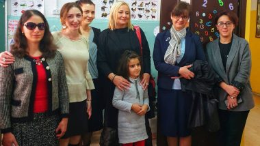 Polska delegacja wraz z pracownikami i uczniami szkoły