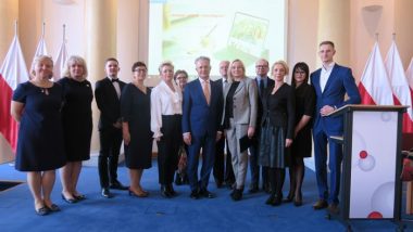 Twórcy gry: przedstawiciele ORE, eksperci i wykonawcy technologiczni – zdjęcie grupowe