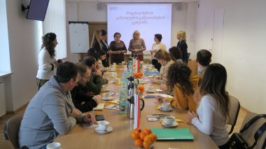 Powitanie gości przez p.o. dyrektor ORE Marzennę Habib – zdęcie całej grupy