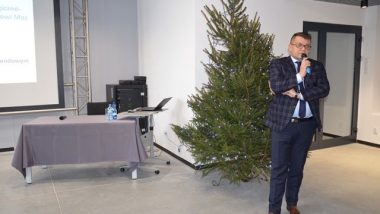 Wicedyrektor Ośrodka Rozwoju Edukacji Tomasz Madej przedstawia zmiany w szkolnictwie branżowym