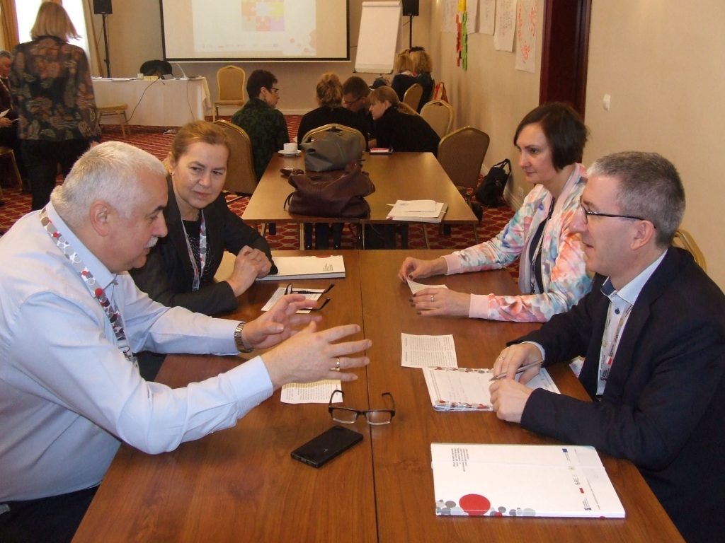 Szkolenie dla ekspertów ds. rozwoju oświaty samorządowej. Zajęcia warsztatowe – dyskusja samorządowców z Gorlic z kolegami z Łańcuta