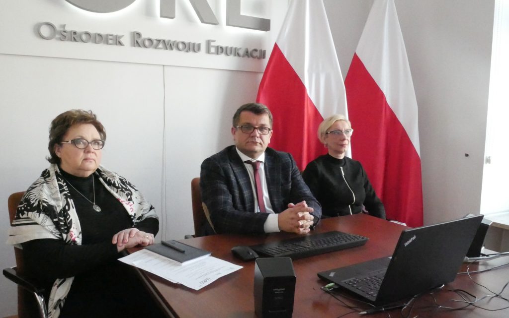 od lewej: Grażyna Wiśniewska Wicedyrektor ORE, Tomasz Madej p.o Dyrektor Ośrodka Rozwoju Edukacji w Warszawie, Agnieszka Karczewska-Gzik Kierownik Wydziału Rozwoju Kompetencji Społecznych i Obywatelskich
