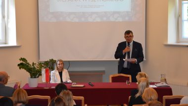 z lewej dr Joanna Kiereś-Łach - Katolicki Uniwersytet Lubelski im. Jana Pawła II, z prawej dr hab. Paweł Skrzydlewski – Akademia Zamojska