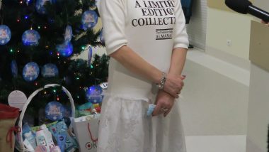 Pani Anna Powązka, nauczyciel konsultant Wydziału Rozwoju Kompetencji Społecznych i Obywatelskich, koordynator ogólnopolskiej akcji ,, Paczuszka dla Maluszka" podczas udzielania wywiadu