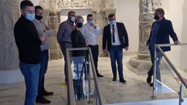 Przedstawiciele Muzeum Początków Państwa Polskiego w Gnieźnie i delegacja ORE