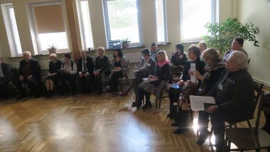 piąta od strony lewej Pani Agnieszka Karczewska – Gzik, Kierownik Wydziału Rozwoju Kompetencji Społecznych i Obywatelskich z uczestnikami seminarium