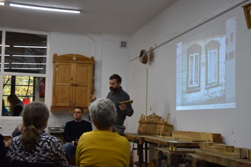 Mateusz Niwiński (Stowarzyszenie „Łucznica”) o materialnym dziedzictwie wsi.