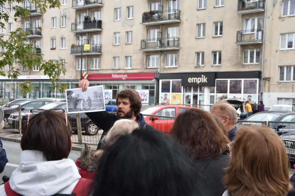 Piotr Hummel (UW) wprowadzający uczestników w historię żoliborskiej WSM.