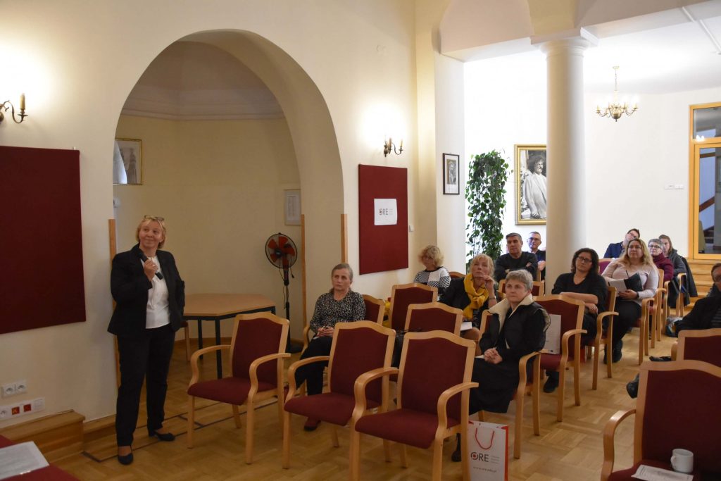 Dr Anna Wnuk-Bednarczyk opowiada o możliwościach aktywizacji uczniów na lekcjach z historii regionalnej.