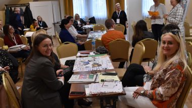 Warsztaty - praca w zespołach reprezentujących jednostki samorządu terytorialnego, samorządowcy i dyrektorzy szkół z gmin wiejskich, miejsko-wiejskich i miejskich.