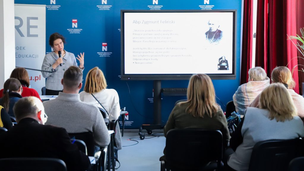 Prof. Monika Waluś opowiada o znaczeniu Kościoła w polskim życiu publicznym pod zaborami.