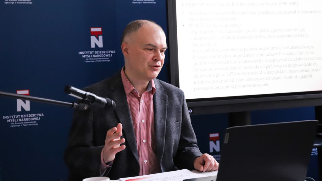 Artur Kolęda podczas wykładu o roli Kościoła w obronie polskiej tożsamości narodowej w XIX w.