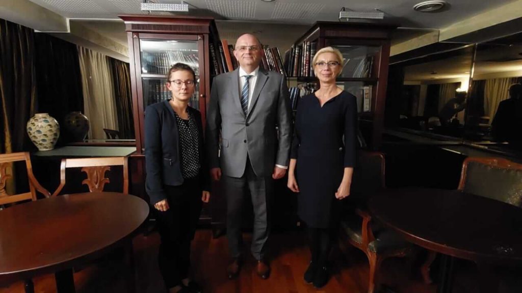 Od lewej stoją: Magdalena Kukuła, Tomasz Pitucha, Agnieszka Karczewska-Gzik