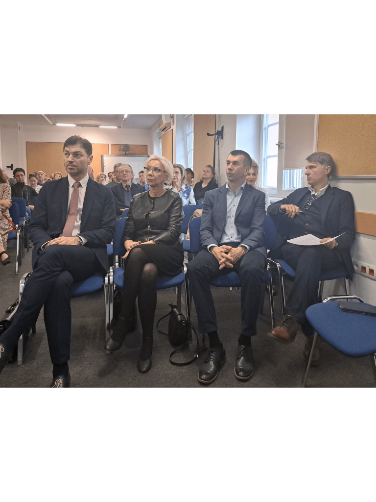 Od lewej: Jacek Banaś, Zastępca Dyrektora Departamentu Kształcenia Ogólnego i Podstaw Programowych, Agnieszka Karczewska-Gzik, Kierownik Wydziału Rozwoju Kompetencji Społecznych i Obywatelskich, dr Mateusz Kiereś, Akademia Kultury Społecznej i Medialnej w Toruniu, dr Jacek Frydrych, nauczyciel filozofii w III LO im. Unii Lubelskiej w Lublinie