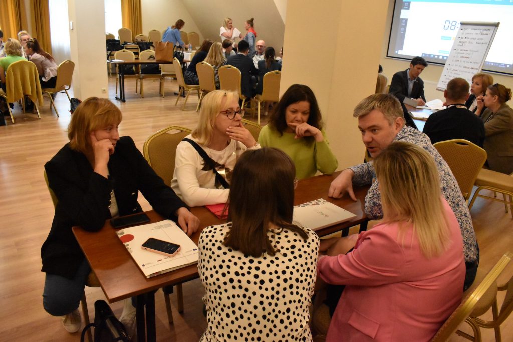 Zajęcia warsztatowe - "randka" zespołu reprezentującego powiat brzeski z zespołem reprezentującym miasto Rypin