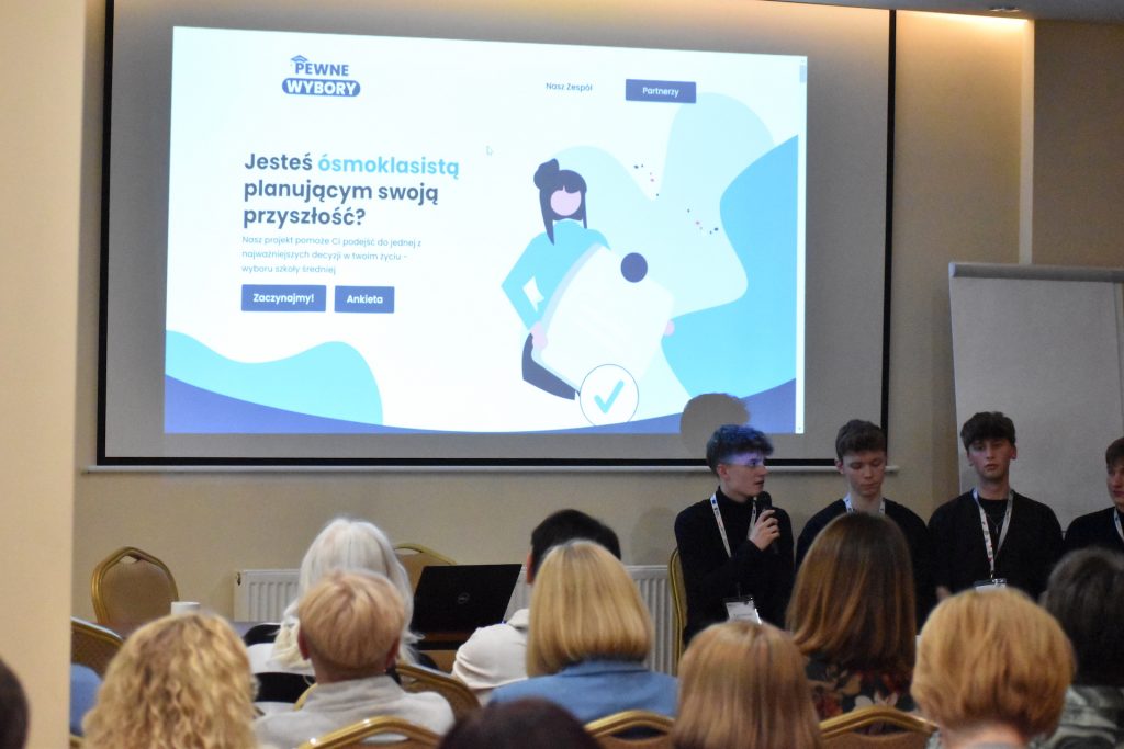 Prezentacja uczniów klasy IV profil informatyczny Zespołu Szkół Elektronicznych, Elektrycznych i Mechanicznych im. Jędrzeja Śniadeckiego w Bielsku-Białej