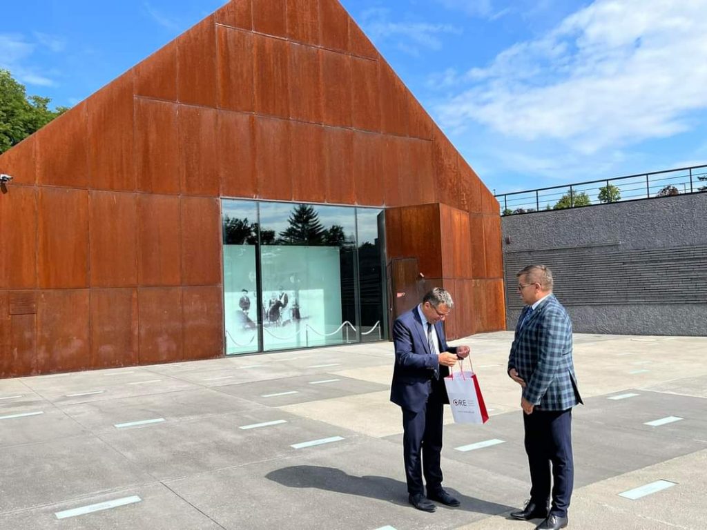 Tomasz Madej Dyrektor Ośrodka Rozwoju Edukacji, dr Marcin Chorązki Instytut Pamięci Narodowej, Oddział w Krakowie