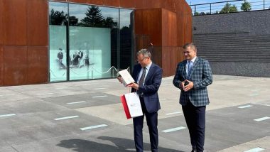 Tomasz Madej Dyrektor Ośrodka Rozwoju Edukacji, dr Marcin Chorązki Instytut Pamięci Narodowej, Oddział w Krakowie