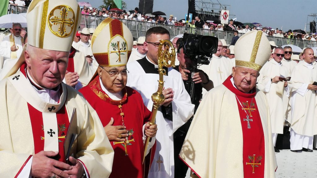 od lewej abp Adam Szal, metropolita przemyski, kardynał Marcello Semeraro, prefekt Dykasterii Spraw Kanonizacyjnych, kardynał Stanisław Dziwisz