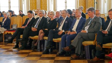 z lewej dr hab. Paweł Gondek Zastępca Dyrektora Instytutu Badań Edukacyjnych ds. Naukowych, prof. dr hab. Robert T. Ptaszek Dyrektor Instytutu Badań Edukacyjnych, Agnieszka Karczewska - Gzik Kierownik Wydziału Rozwoju Kompetencji Społecznych i Obywatelskich Ośrodek Rozwoju Edukacji w Warszawie, Radosław Brzózka – szef Gabinetu Politycznego Ministra, Sławomir Adamiec Dyrektor Generalny Ministerstwo Edukacji i Nauki, dr hab. Paweł Skrzydlewski Rektor Akademii Zamojskiej