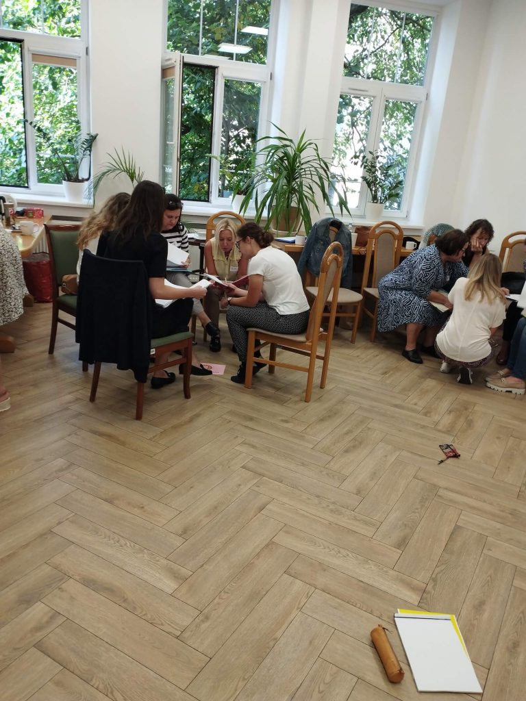 Grupa szkoleniowa podczas warsztatów "Trening Pewności Siebie" 28-29.09.2023