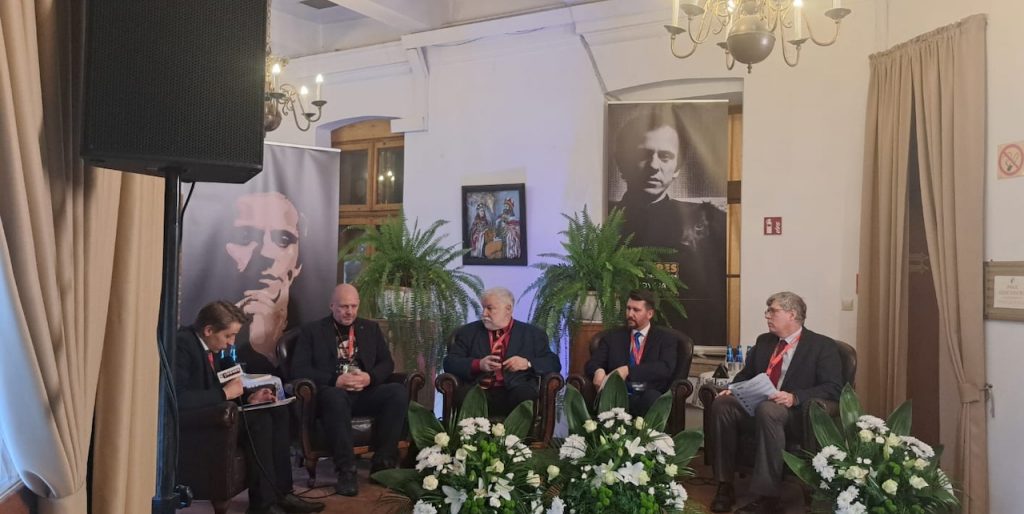 Od lewej Dawid Helsner, Paweł Kęska, Robert Zawadzki Wydział Edukacji Historycznej i Współpracy Międzynarodowej, Chris O'Neill