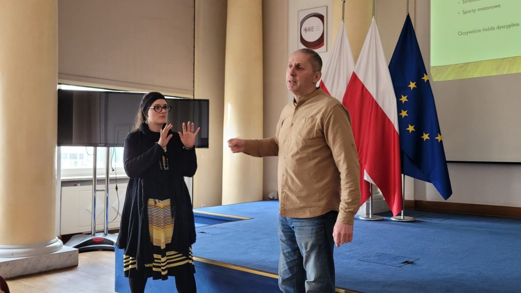 Od Lewej Marta Rutkowska pracownik ORE, instruktor Tomasz Maczuga