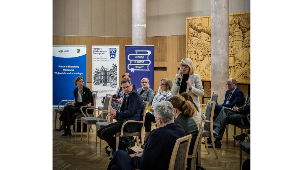 Uczestnicy debaty "Doskonalenie zawodowe nauczycieli - faktyczna potrzeba czy tylko obowiązek?