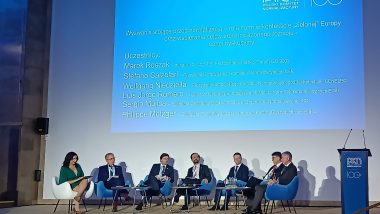 Uczestnicy debaty podczas konferencji