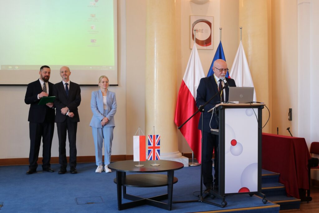 Od lewej: Piotr Pluskota, Konsultant metodyczny, Colm McGivern, Dyrektor British Council, Ewelina Piorun, Zastępca dyrektora egzaminacyjnego EU North Cluster, Andrzej Suchenek, Dyrektor Ośrodka Rozwoju Edukacji w Warszawie