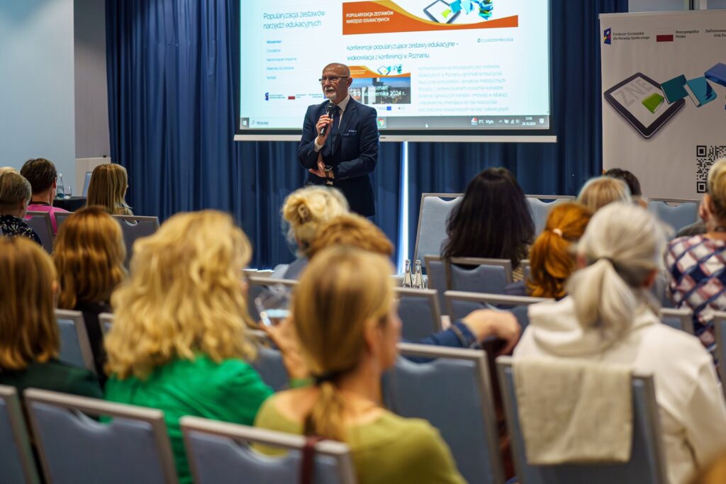 Otwarcie konferencji przez Andrzeja Suchenka, dyrektora ORE