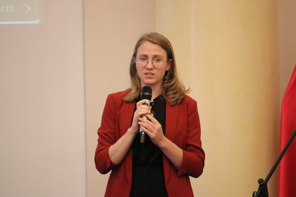 Nina Bażela, Instytut Badań Edukacyjnych