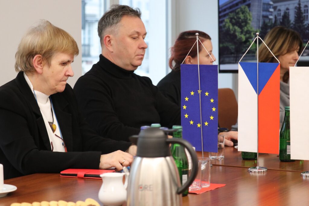 Przedstawicielka Rzecznika Praw Dziecka Zofia Adamaszek, dyrektor Departamentu Wychowania i Profilaktyki MEN Renata Kurlanc, przedstawiciele MOW w Goniądzu