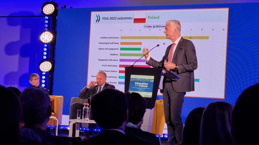 Od lewej: Tim Oats, Wielka Brytania, Maciej Jakubowski IBE, Polska, Andreas Schleicher, OECD, Francja