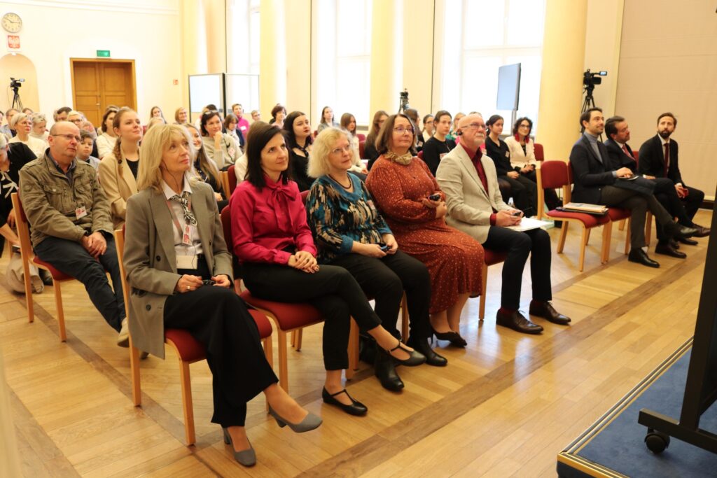 Kierownik Wydziału Kompetencji Językowych i Współpracy Międzynarodowej Elżbieta Witkowska, nauczycielka konsultantka ds. języka francuskiego w MSCDN Sylwia Puciło; wicedyrektor ds. edukacyjnych w MSCDN Teresa Makulska, wicedyrektor ORE Małgorzata Szeja, dyrektor ORE Andrzej Suchenek