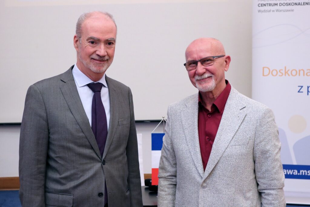 Ambasador Francji w Polsce Étienne de Poncins i dyrektor ORE Andrzej Suchenek