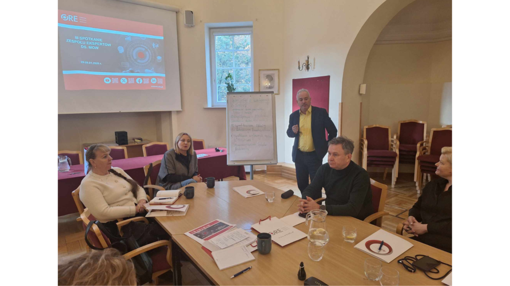 Od lewej: naczelnik Wydziału Wychowania i Opieki Departamentu Wychowania i Profilaktyki MEN Janina Ewa Zalewska-Steć, wicedyrektor ORE Marzenna Habib, dyrektor MOW w Kaletach Arkadiusz Kamiński, dyrektor Młodzieżowego Centrum Edukacji i Readaptacji Społecznej w Goniądzu Sławomir Moczydłowski, dyrektor Zespołu Placówek Oświatowych nr 3 we Wrocławiu Izabela Górzyńska