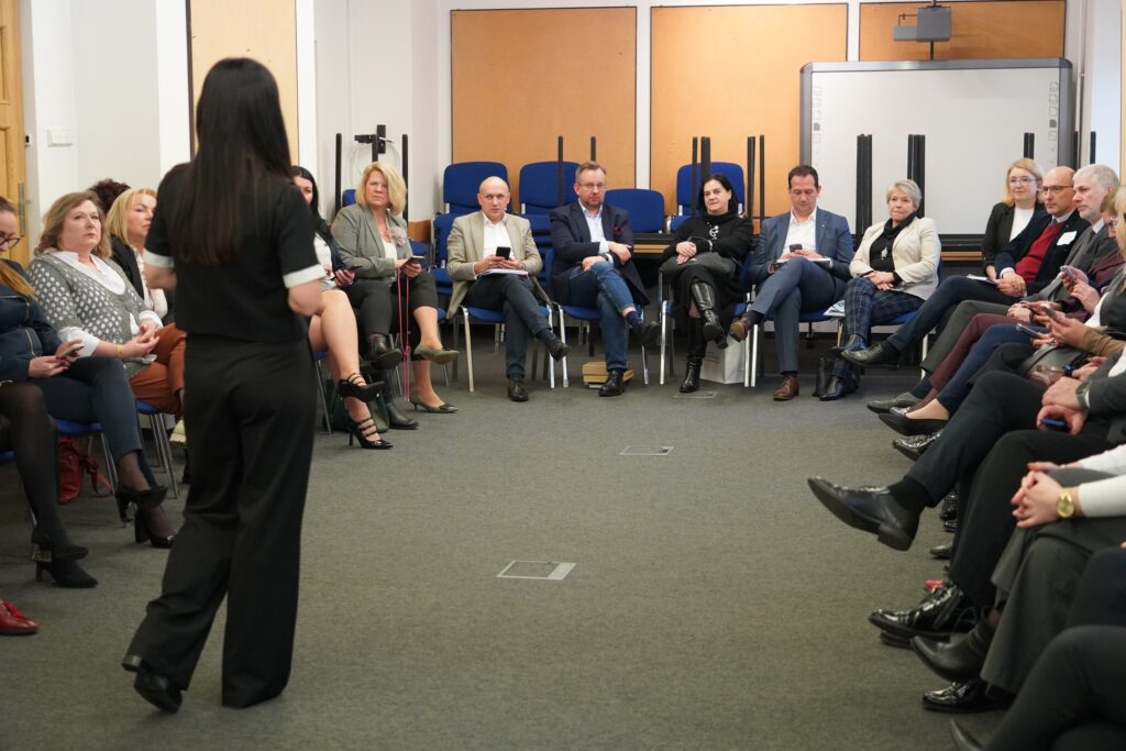 Przedstawiciele kuratoriów oświaty podczas szkolenia