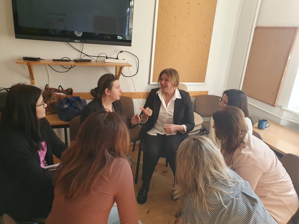 Uczestnicy warsztatów podczas ćwiczeń praktycznych – grupowych i indywidualnych