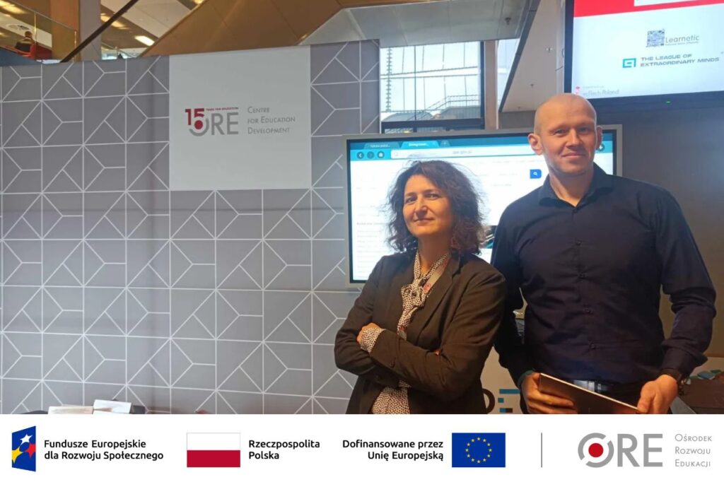 Na zdjęciu eksperci projektu Barbara Wałecka oraz Sebastian Dmochowski na stanowisku Ośrodka Rozwoju Edukacji