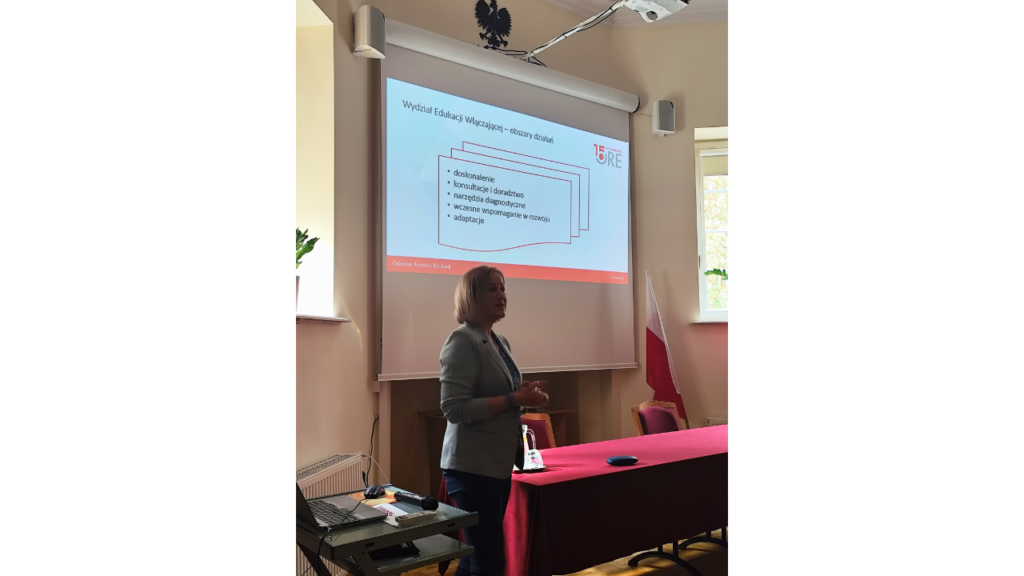 Kierowniczka Wydziału Edukacji Włączającej Katarzyna Nowakowska podczas spotkania z wizytatorami ds. edukacji włączającej