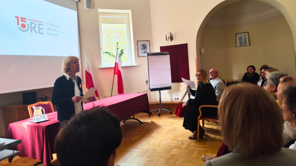 Kierowniczka Wydziału – Centrum Koordynującego SCWEW Alina Sarnecka podczas spotkania z wizytatorami ds. edukacji włączającej