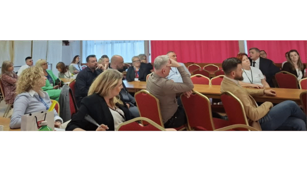 Od lewej: starszy specjalista Wydziału Resocjalizacji i Socjoterapii ORE Izabella Kaczyńska, kierownik Wydziału Resocjalizacji i Socjoterapii ORE Marta Paluch, dyrektorzy oraz przedstawiciele placówek resocjalizacyjnych.