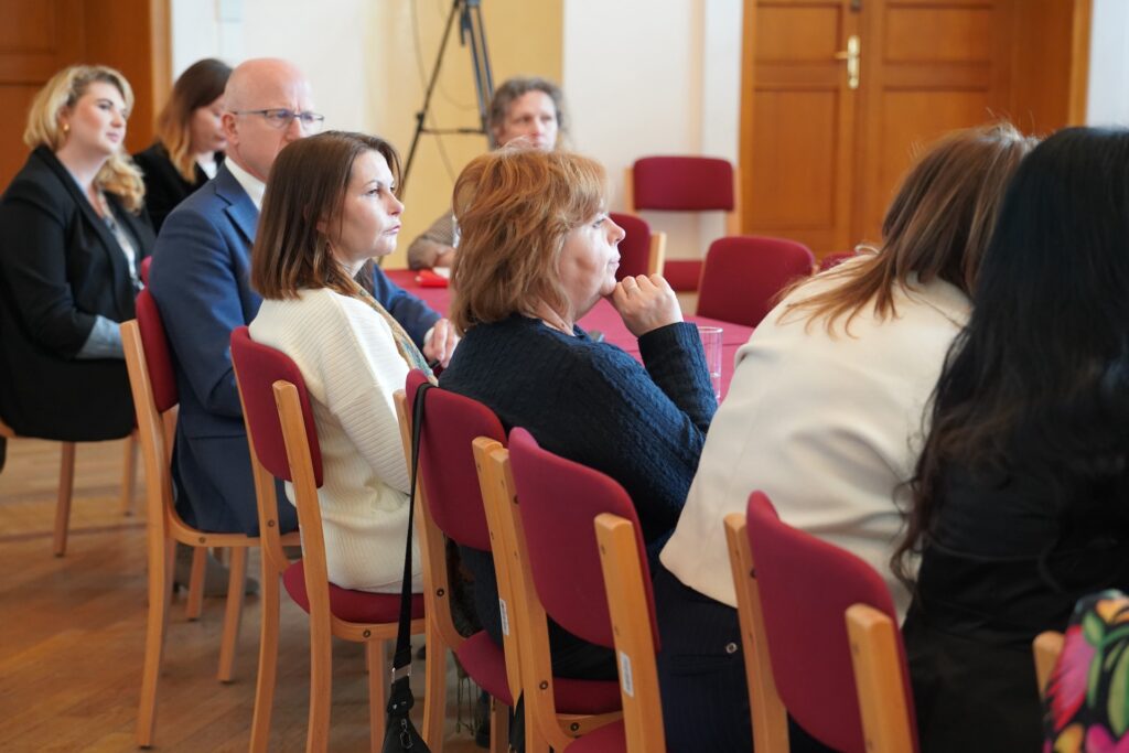 Przedstawiciele Kuratoriów Oświaty, Wojewódzcy konsultanci ds. psychiatrii, Pracownicy Wydziału Edukacji Włączającej ORE, Wydziału Resocjalizacji i Socjoterapii ORE