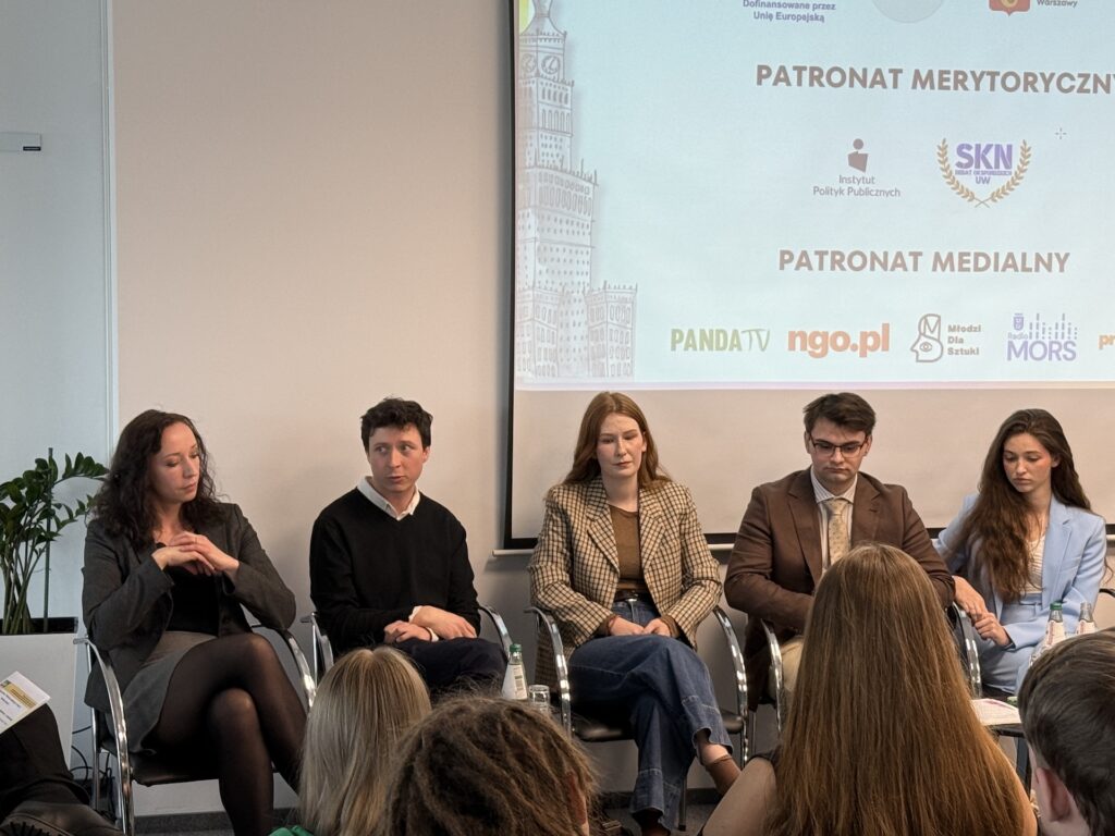 Paneliści oraz uczestnicy spotkania / Fot. Katarzyna Cybula