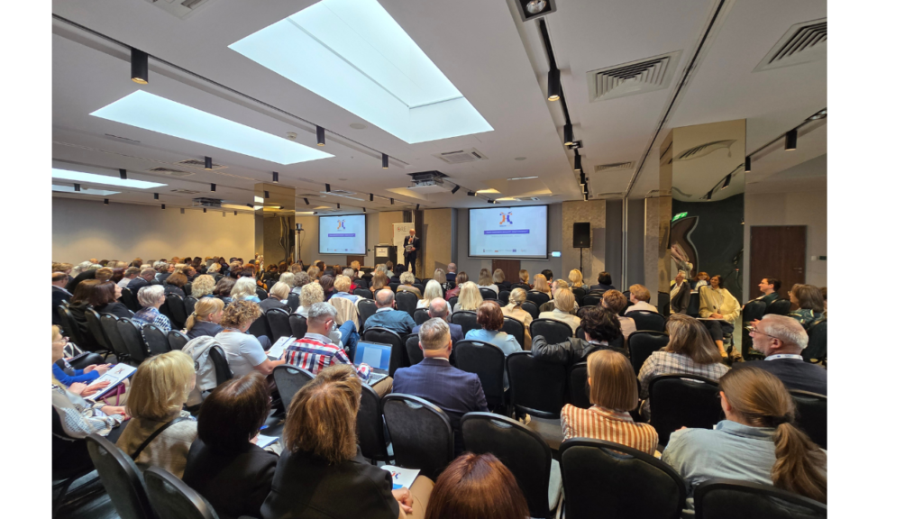 Widok uczestników na Sali plenarnej