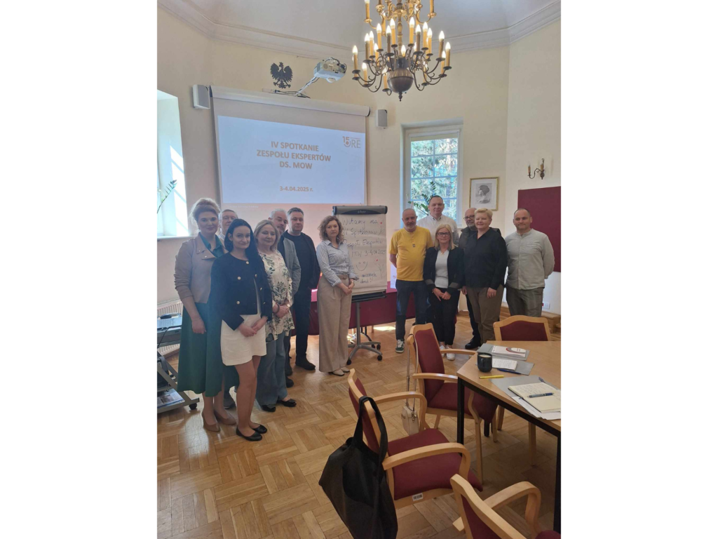 Dyrektorzy młodzieżowych ośrodków wychowawczych, wicedyrektor ORE Marzenna Habib i przedstawiciele WRS