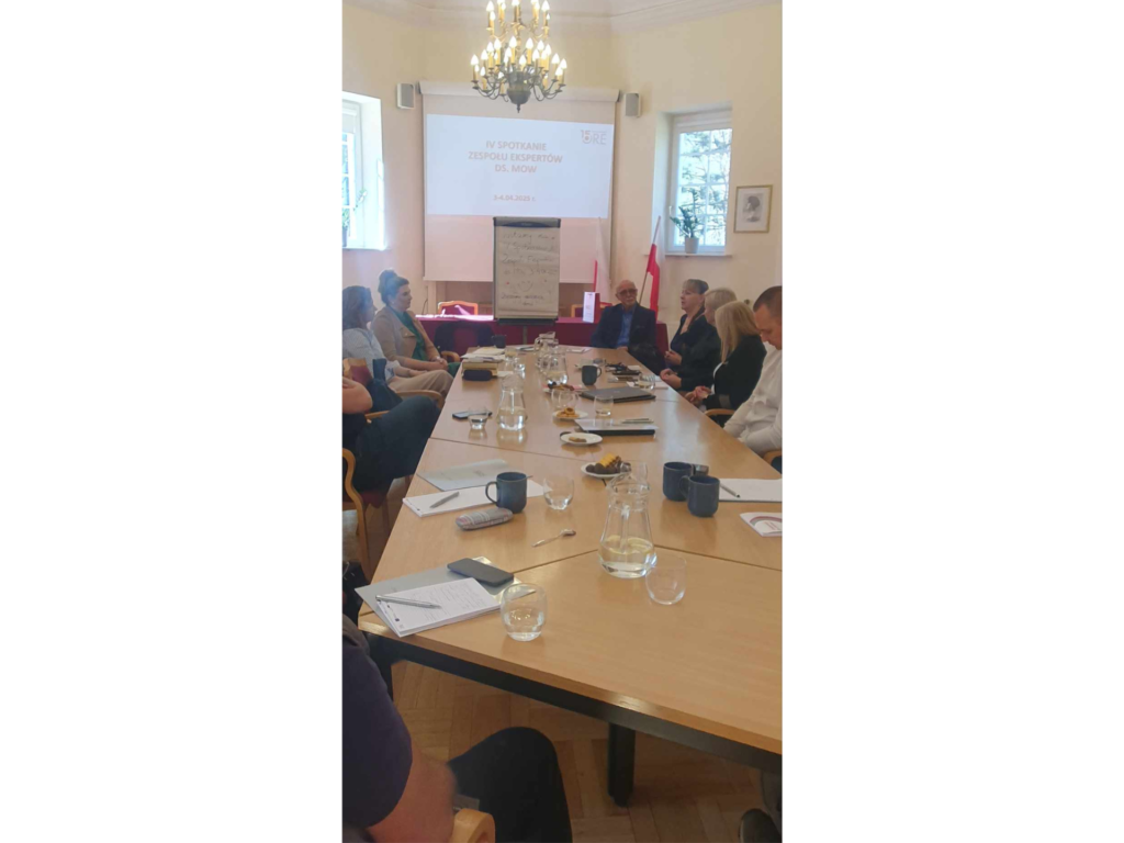 Dyrektor ORE Andrzej Suchenek, naczelnik Wydziału Wychowania i Opieki Departamentu Wychowania i Profilaktyki MEN Janina Ewa Zalewska-Steć, dyrektorzy młodzieżowych ośrodków wychowawczych oraz przedstawiciele WRS ORE