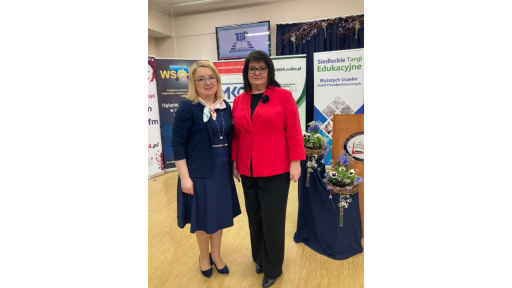 Od lewej: Specjalistka WKZDZ ORE Edyta Lepiarska, dyrektor Powiatowego Urzędu Pracy w Siedlcach Beata Demiańczuk