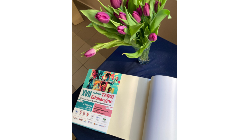 Księga pamiątkowa wydarzenia z możliwością wpisu pamiątkowego przez gości